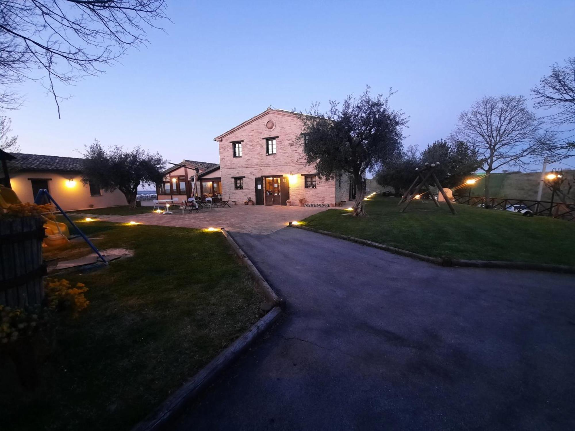 Cadabo Villa Montecarotto Eksteriør bilde
